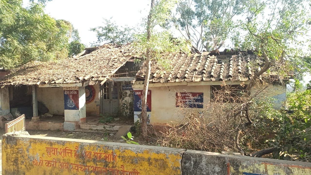 कंडम भवनों में आई दरार