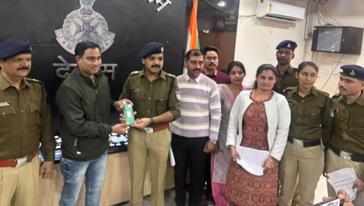 साइबर सेल ने 25 लाख के 150 गुम मोबाइल लौटाए, एसपी ने कहा- फोन गुम होने पर तुरंत करें रिपोर्ट