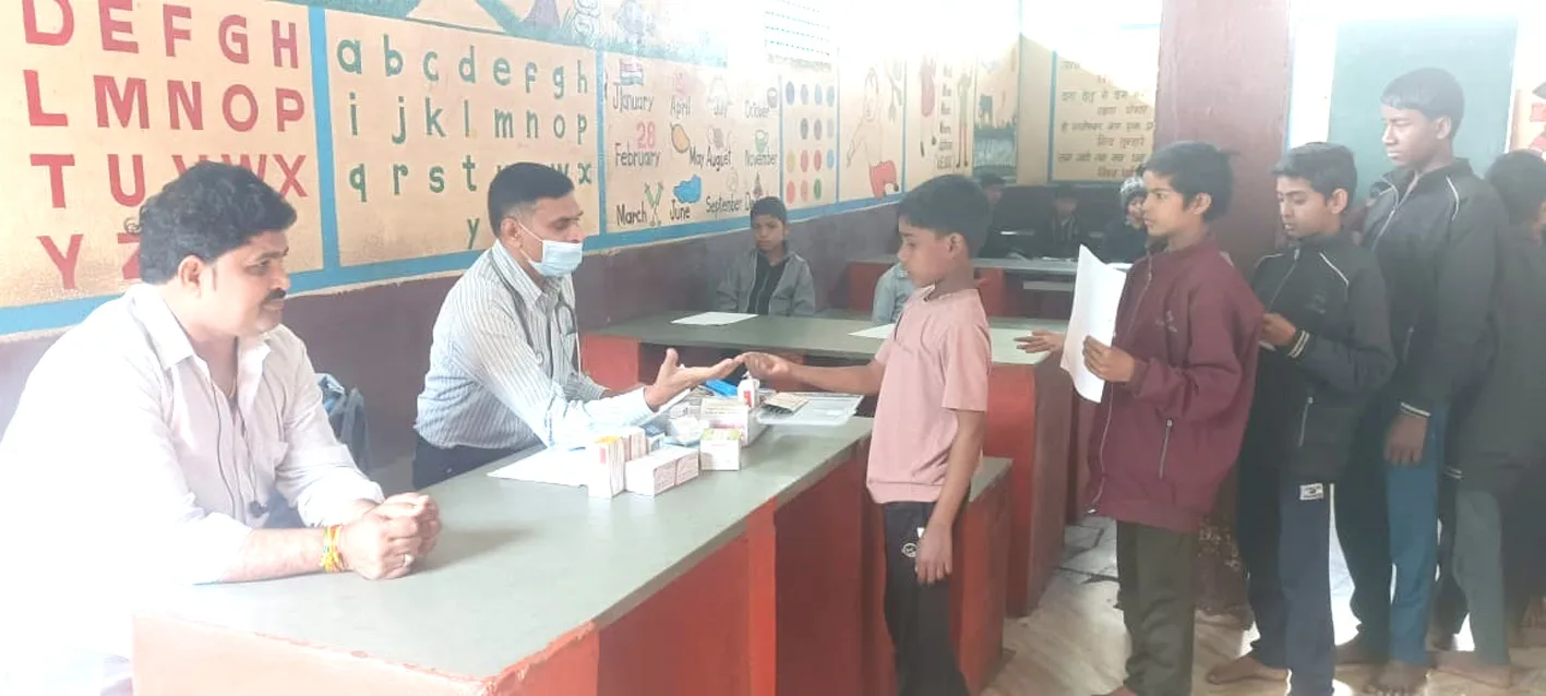 बालक छात्रावास में बच्चों का किया स्वास्थ्य परीक्षण