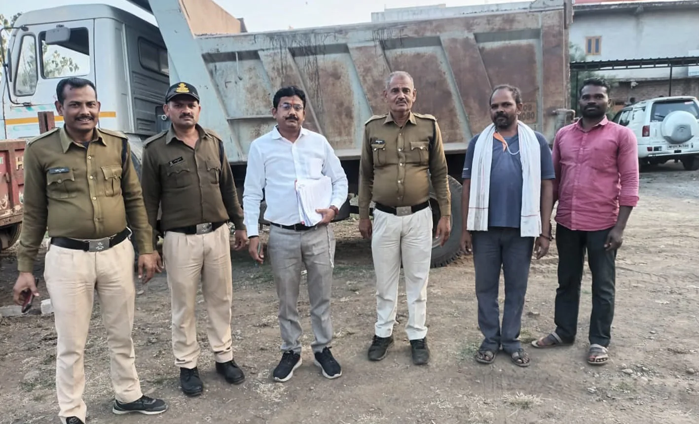 खनिज के अवैध उत्खनन व परिवहन में शामिल दो ट्रेक्टर और एक डंपर जप्त