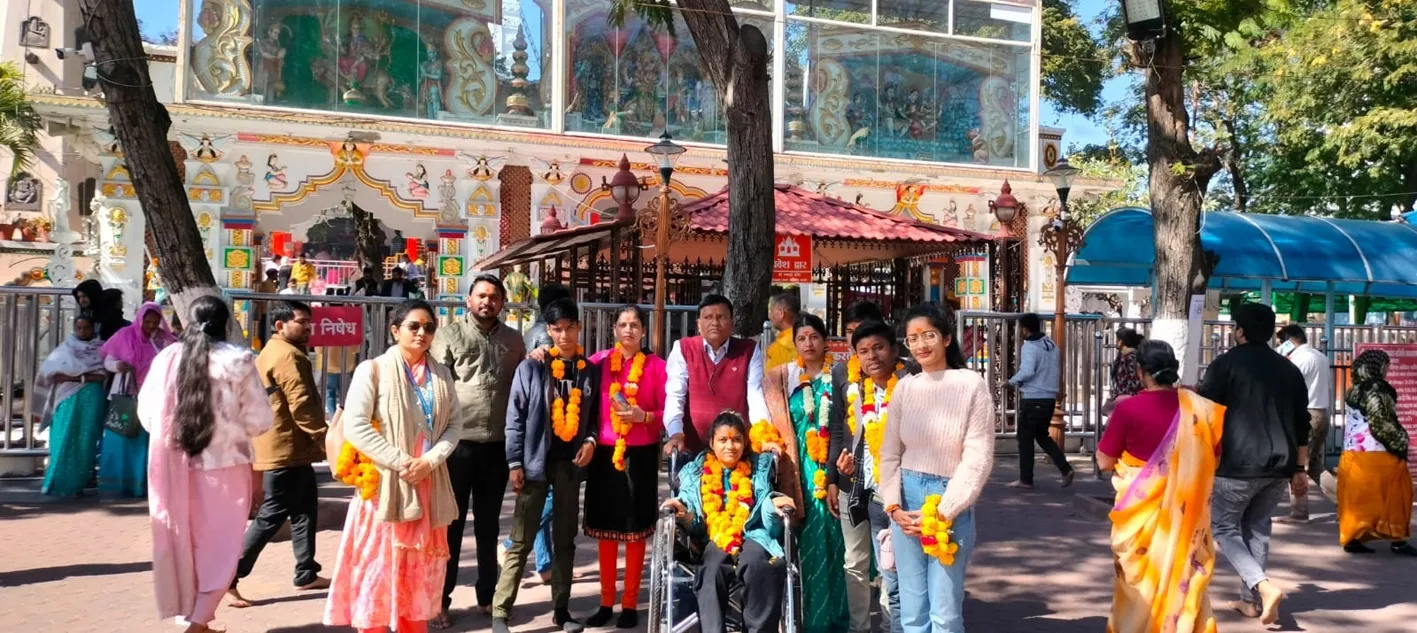 जॉय-राइड पर दिव्यांग बच्चे पहुंचे इंदौर