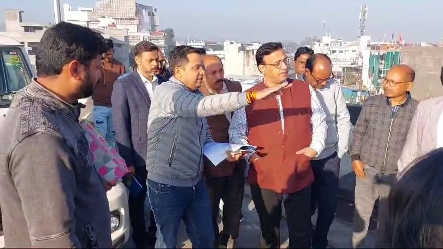 जबलपुर फ्लाई ओवर में दरारों का मामला
