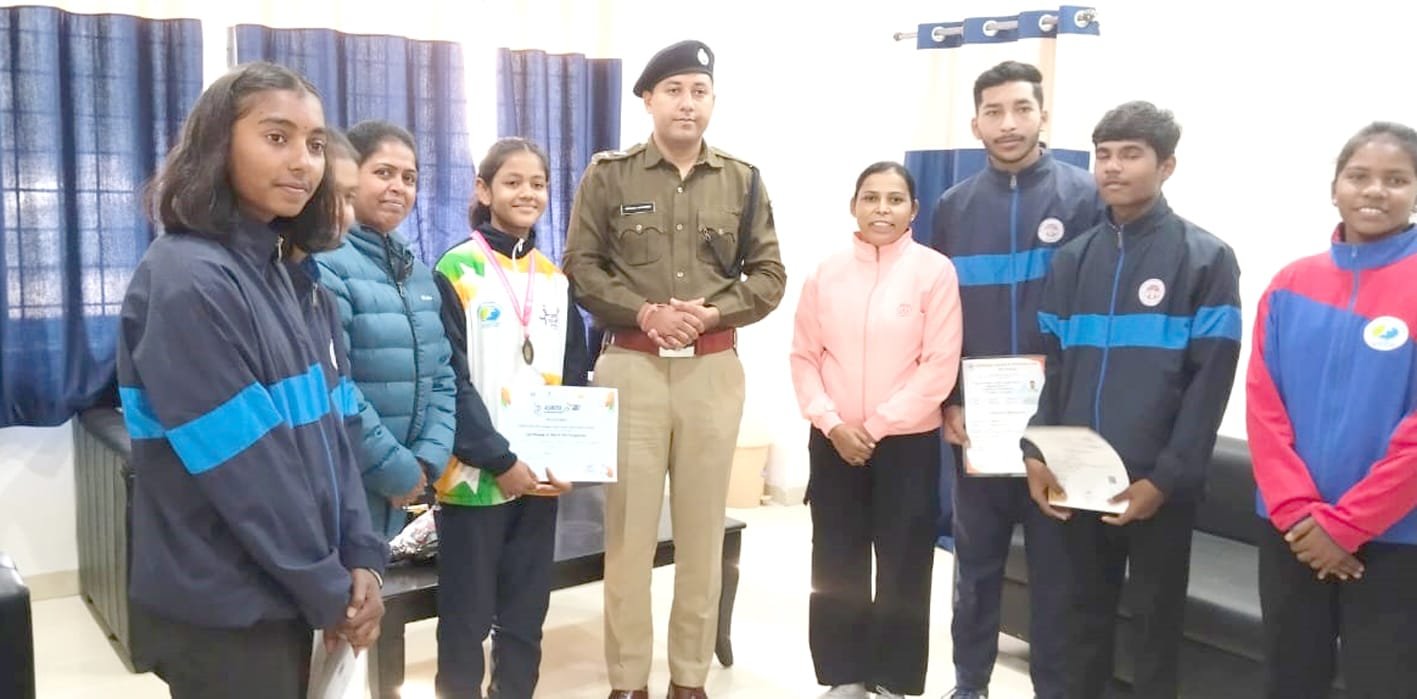 एसपी ने राष्ट्रीय खिलाड़ियों का किया सम्मान  