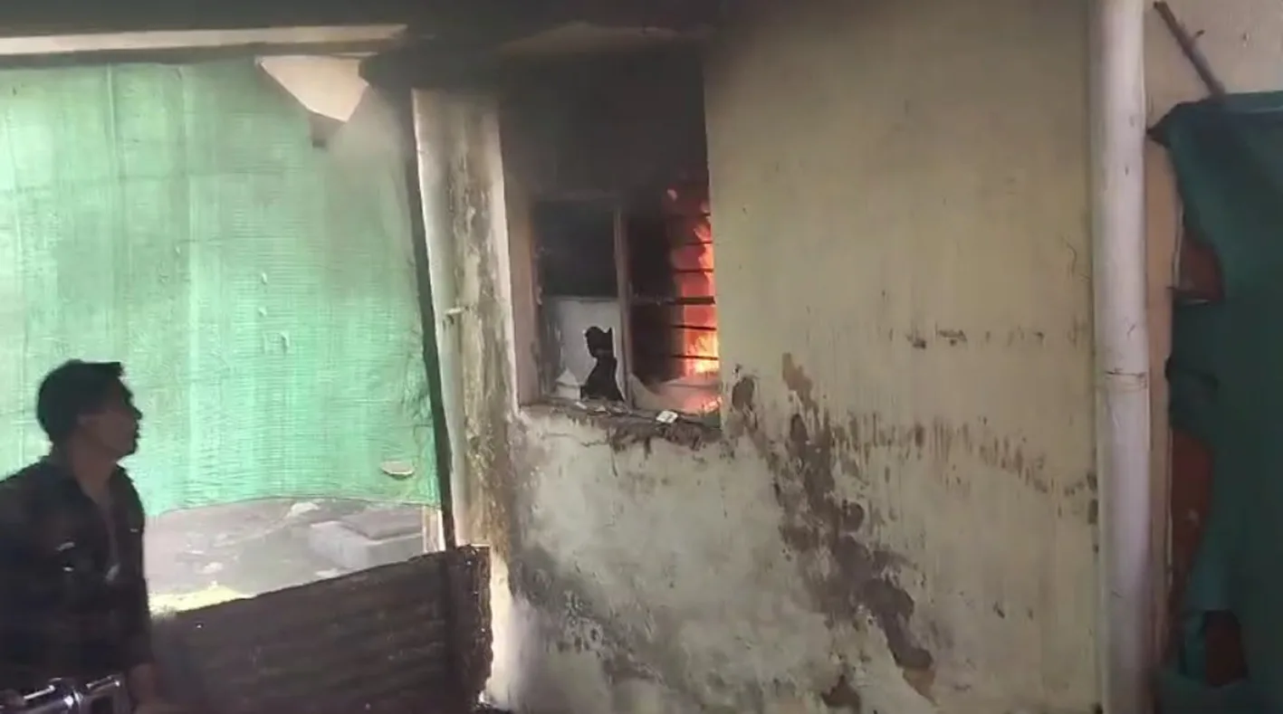 आरक्षक के सरकारी क्वार्टर में लगी आग, मची अफरा-तफरी