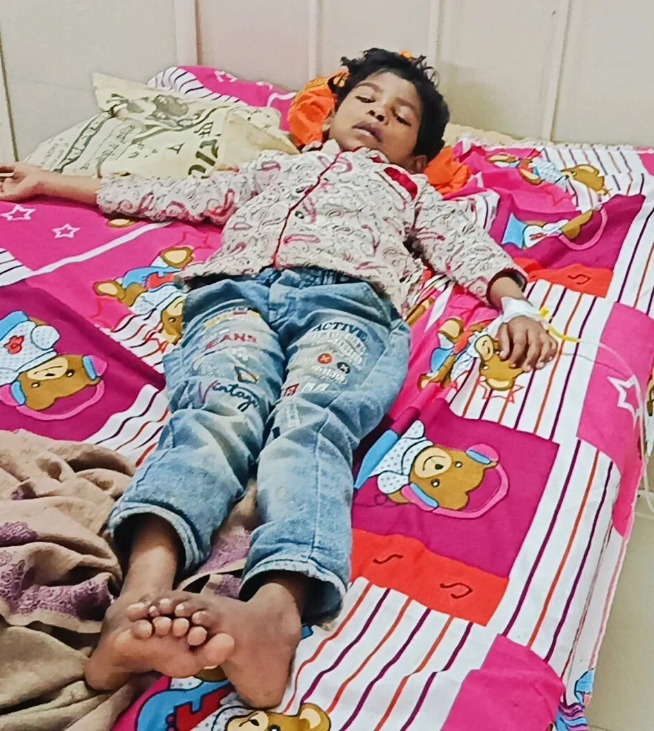 अलग-अलग सड़क हादसों में ५ साल के मासूम सहित पुलिसकर्मी और बुजुर्ग घायल