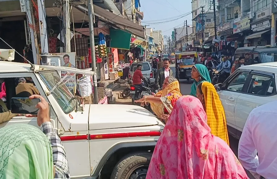 हाईटेंशन लाइन से दो बच्चों के झुलसने का मामला