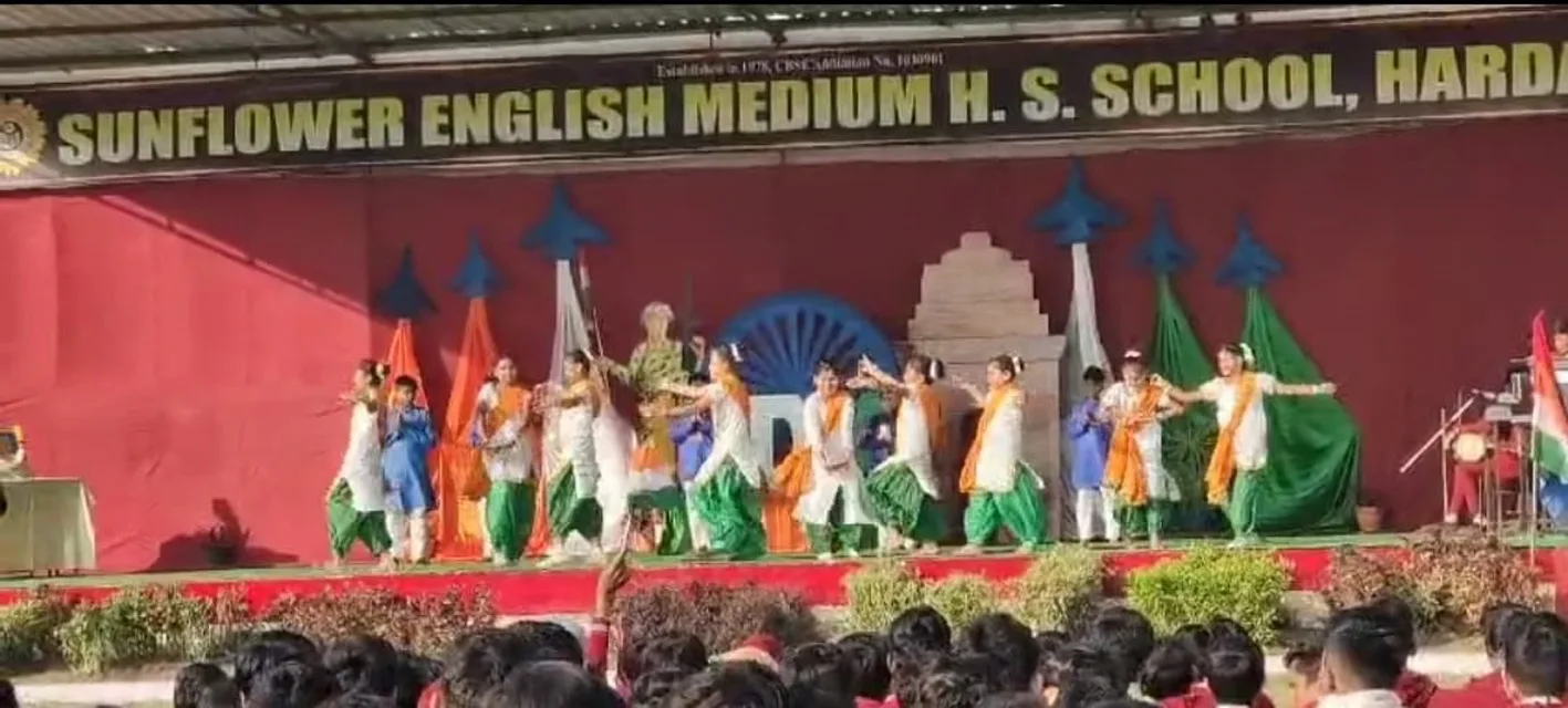 सनफ्लॉवर स्कूल में हर्षोल्लास से मनाया गणतंत्र दिवस  