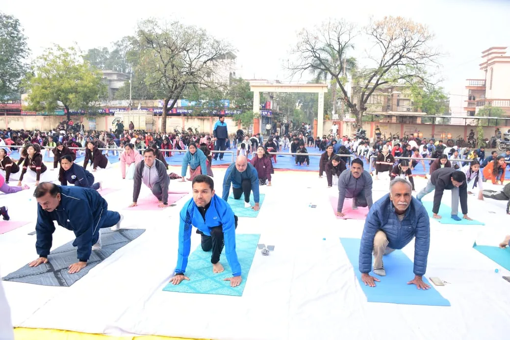 सामूहिक सूर्य नमस्कार कार्यक्रम संपन्न