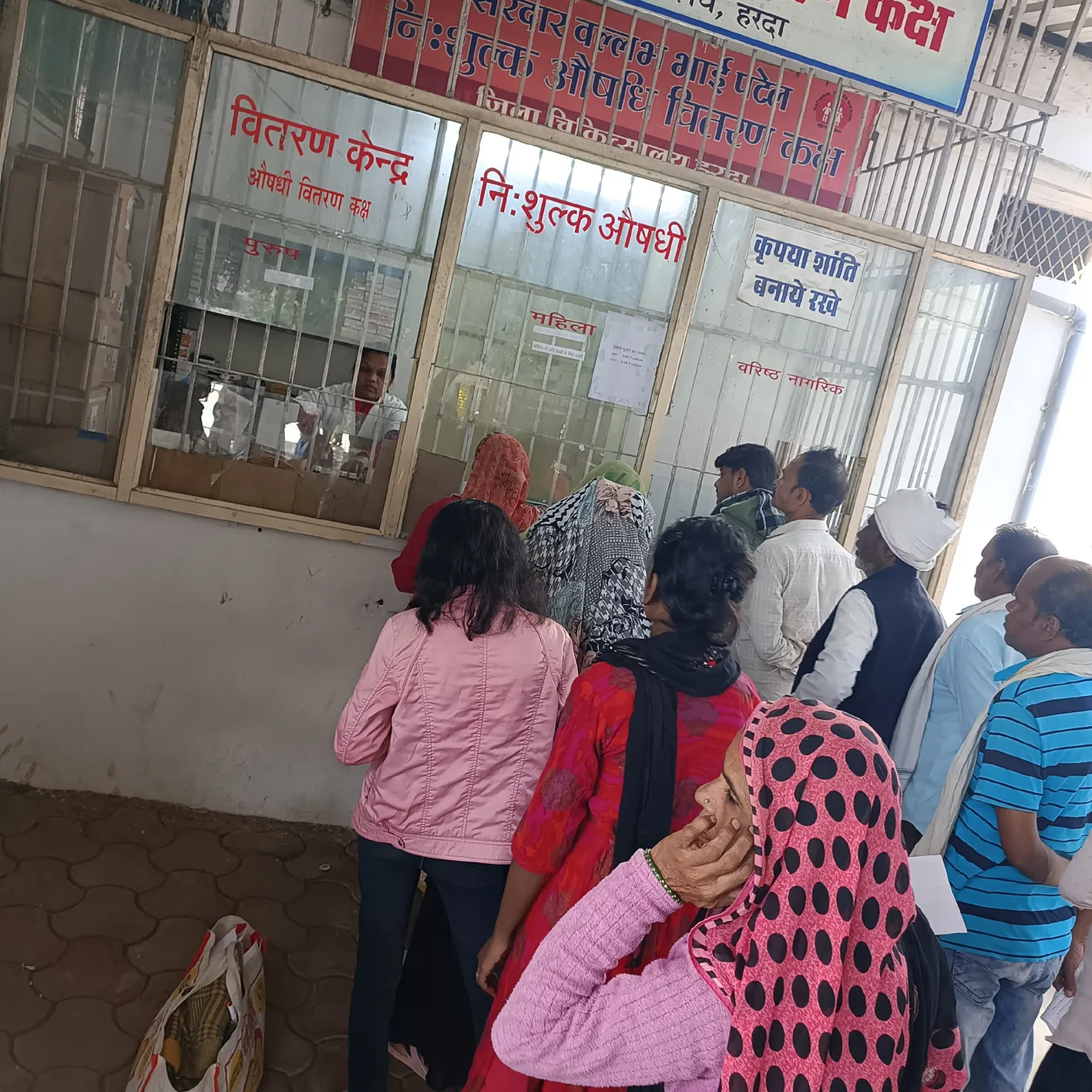जिला अस्पताल में अव्यवस्था दे रही दर्द