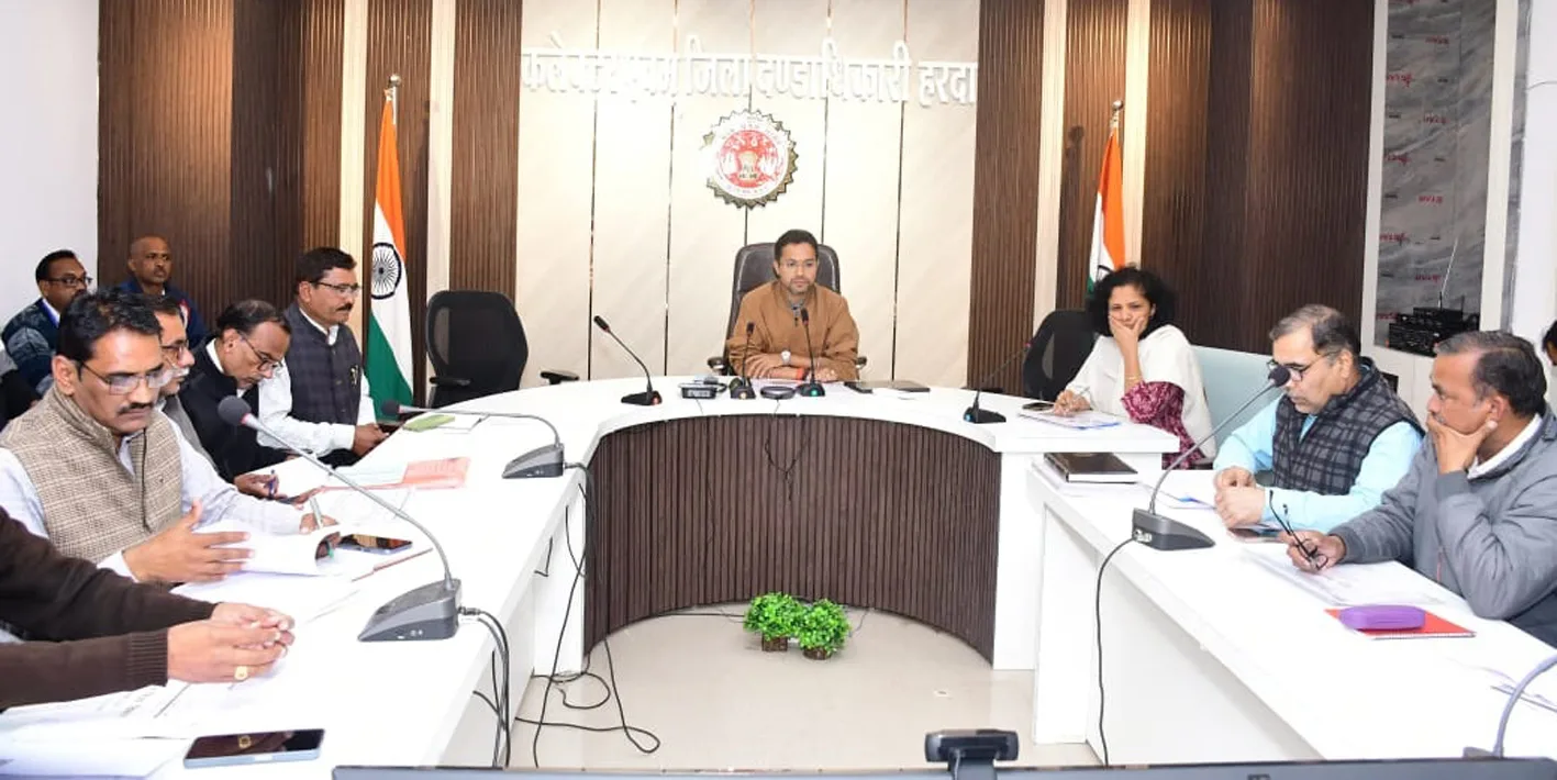 परीक्षाओं के परिणाम सुधारने के लिए हर संभव प्रयास करें : कलेक्टर  