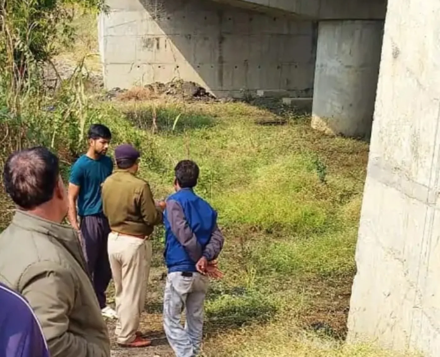 नेशनल हाईवे की पुलिया के नीचे मिला नवजात का शव