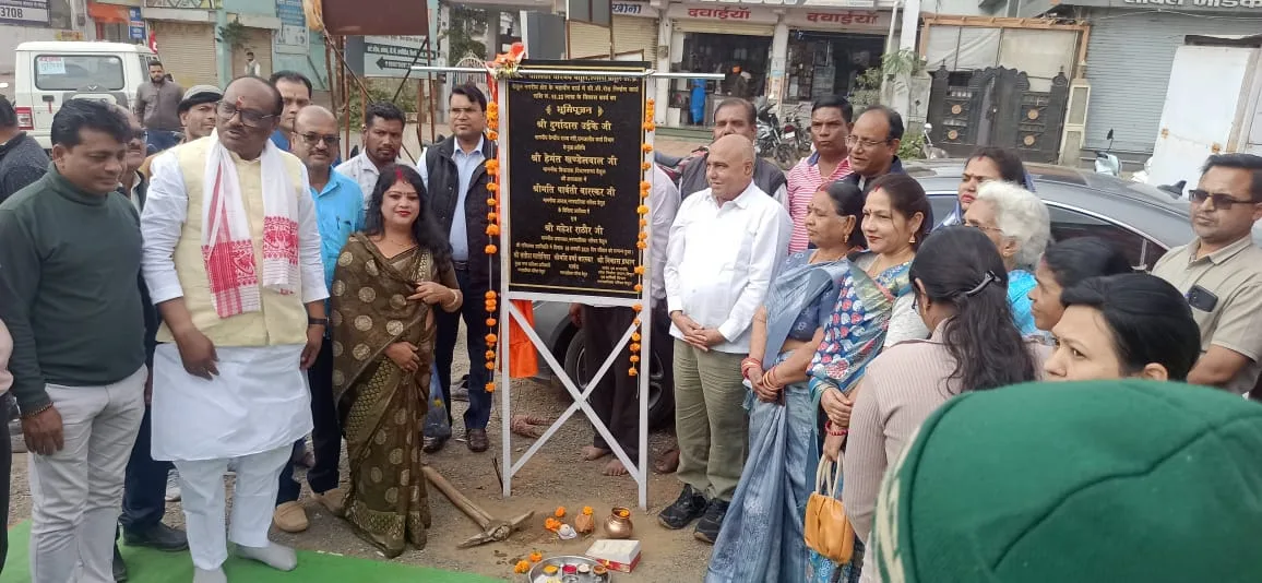 केन्द्रीय राज्य मंत्री श्री उइके द्वारा महावीर वार्ड में किया करोड़ों कार्यों का भूमिपूजन