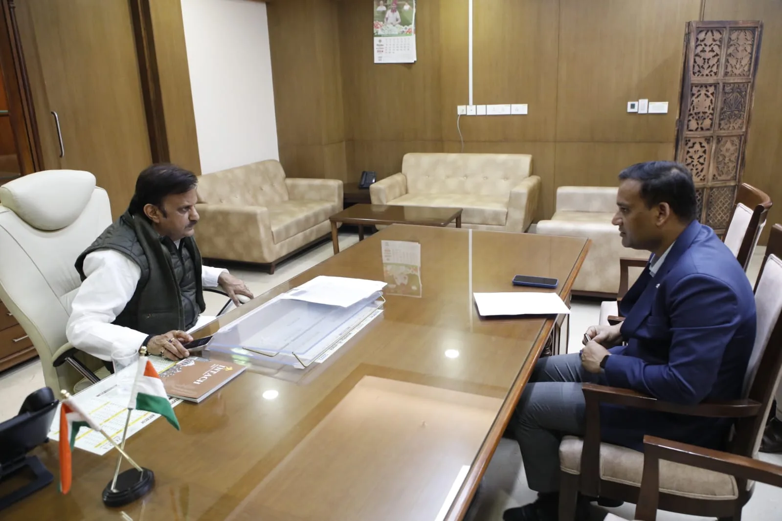 आयुष्मान भारत योजना के हितग्राहियों को सुगम तरीके से हितलाभ करें सुनिश्चित : उप मुख्यमंत्री श्री शुक्ल