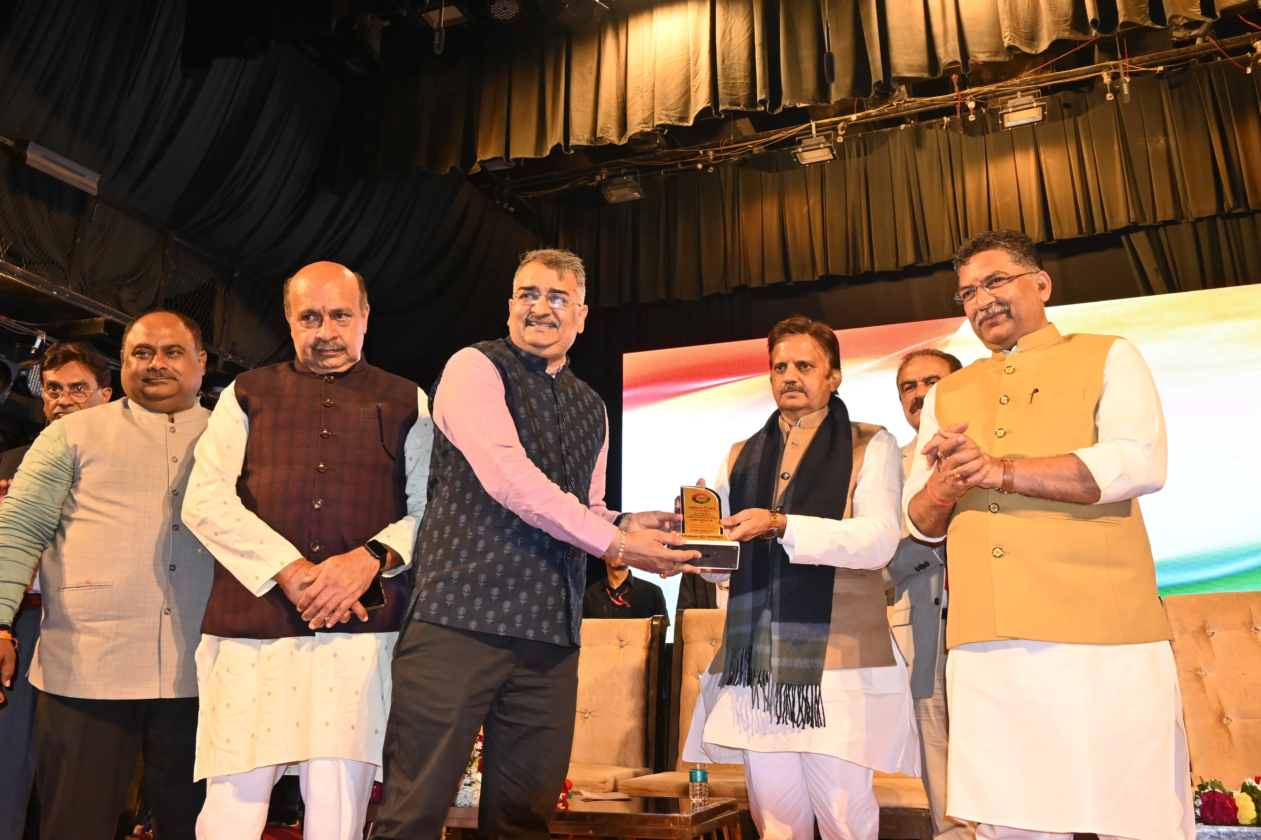 मेडिकल कॉलेज में अध्ययन के लिए देह दान की स्वीकृति सराहनीय-उप मुख्यमंत्री श्री शुक्ल