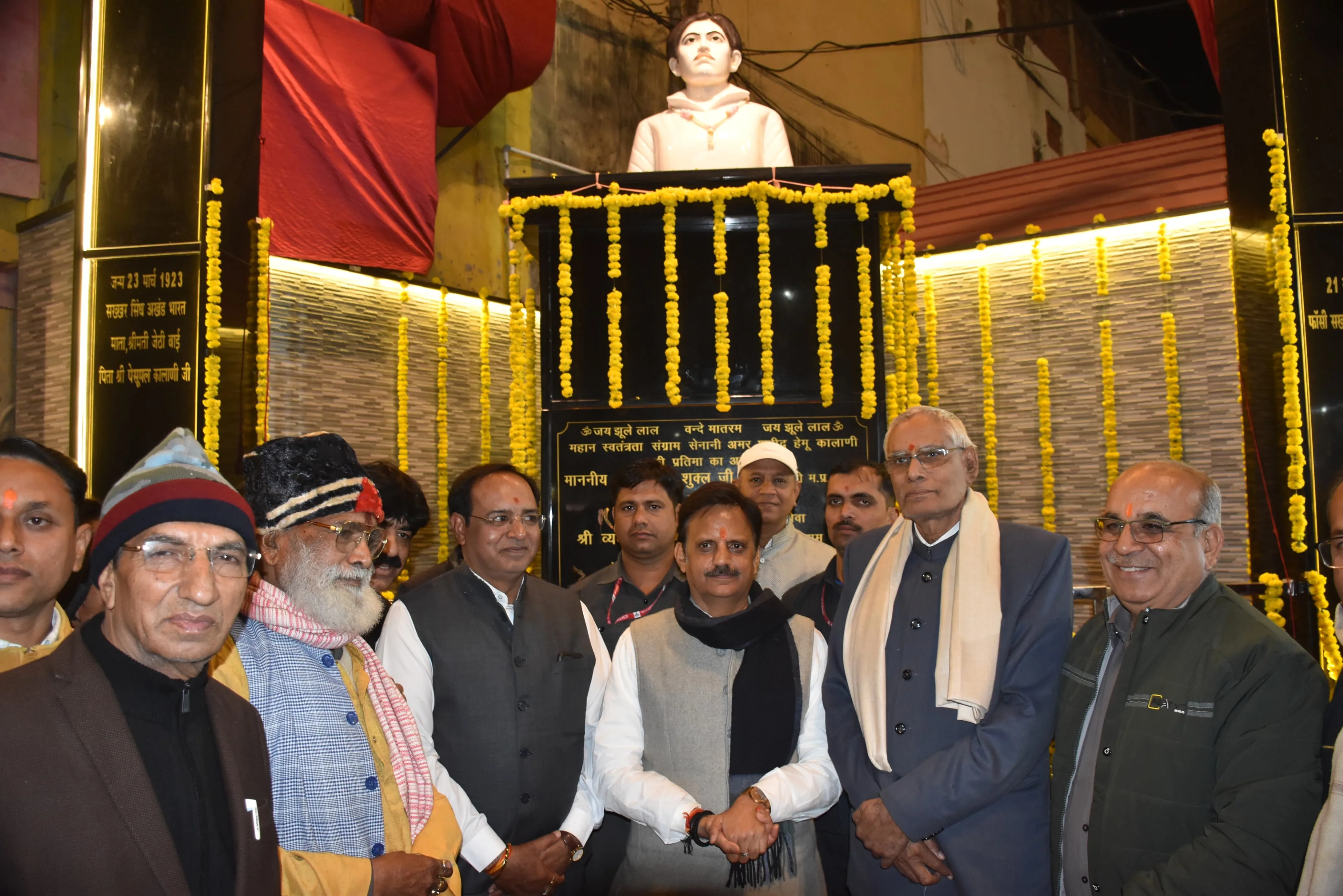 उप मुख्यमंत्री श्री शुक्ल ने स्वतंत्रता संग्राम सेनानी हेमू कालाणी की प्रतिमा का किया अनावरण