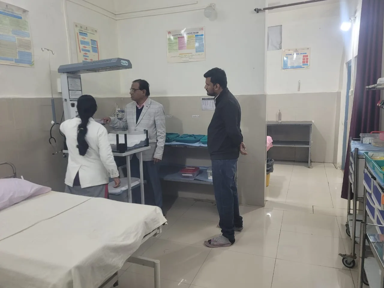 प्राथमिक स्वास्थ्य केन्द्र एवं उप स्वास्थ्य केन्द्र नाहिया का निरीक्षण किया