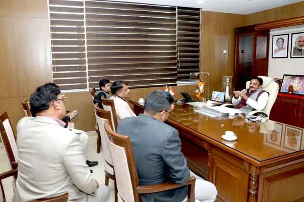 सामुदायिक स्वास्थ्य केंद्रों को एफआरयू बनाने के लिये आवश्यक व्यवस्थाएं करें: उप मुख्यमंत्री श्री शुक्ल