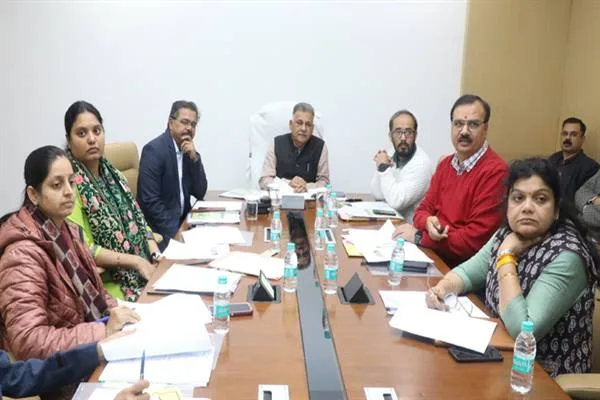 एक जिला-एक औषधीय उत्पाद” की शुरुआत चयनित 5 जिलों से करें: आयुष मंत्री श्री परमार