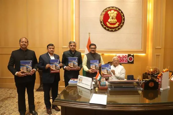 राज्यपाल को लोक सेवा आयोग का 67वां वार्षिक प्रतिवेदन भेंट किया आयोग के पदाधिकारियों ने राजभवन में की सौजन्य भेंट