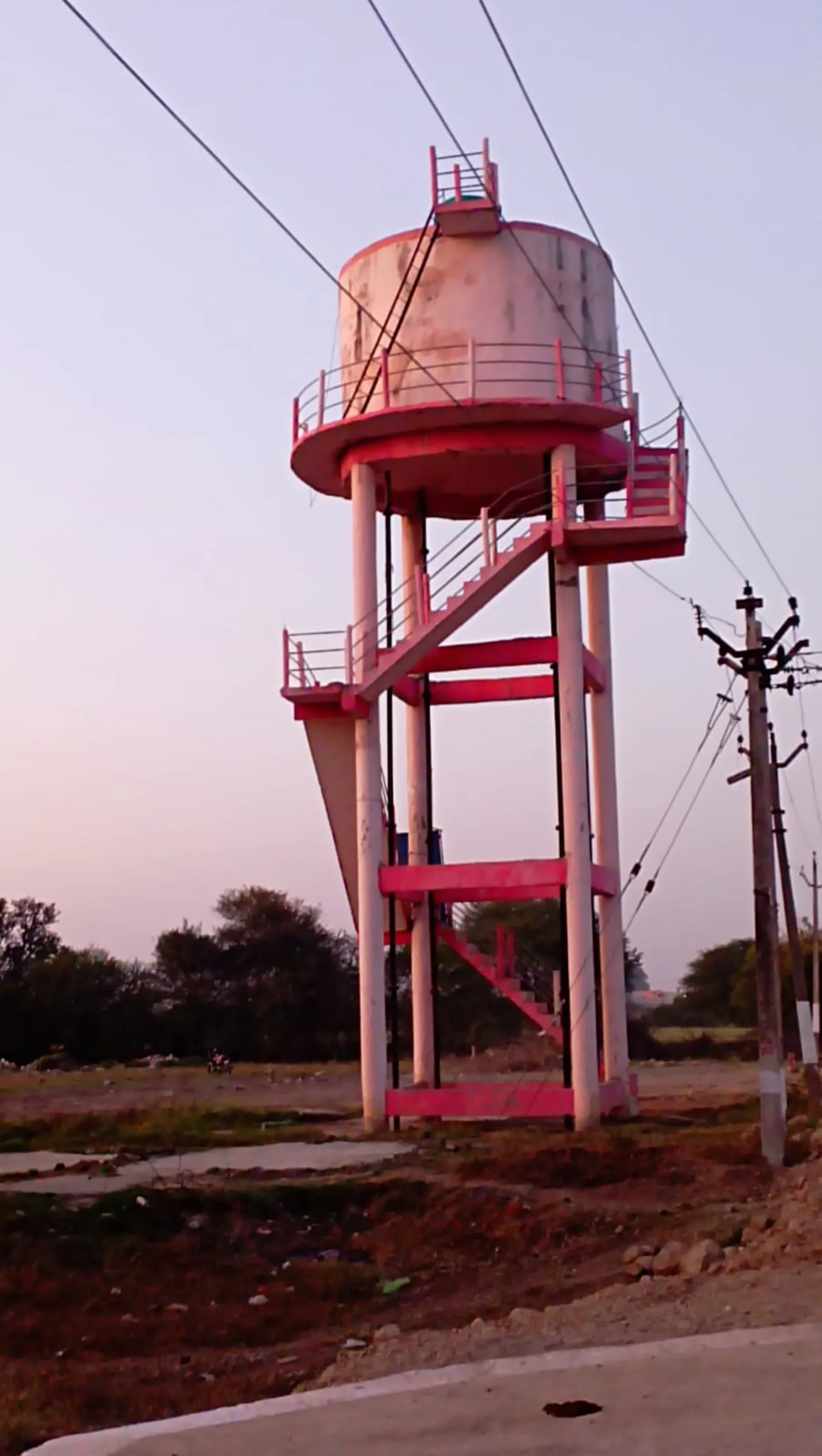 इंदिरा आवास में नहीं पहुंचा नल-जल योजना का पानी