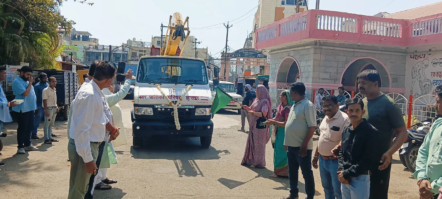 नपाध्यक्ष ने नवीन बिजली गाड़ी को दिखाई हरी झंडी  