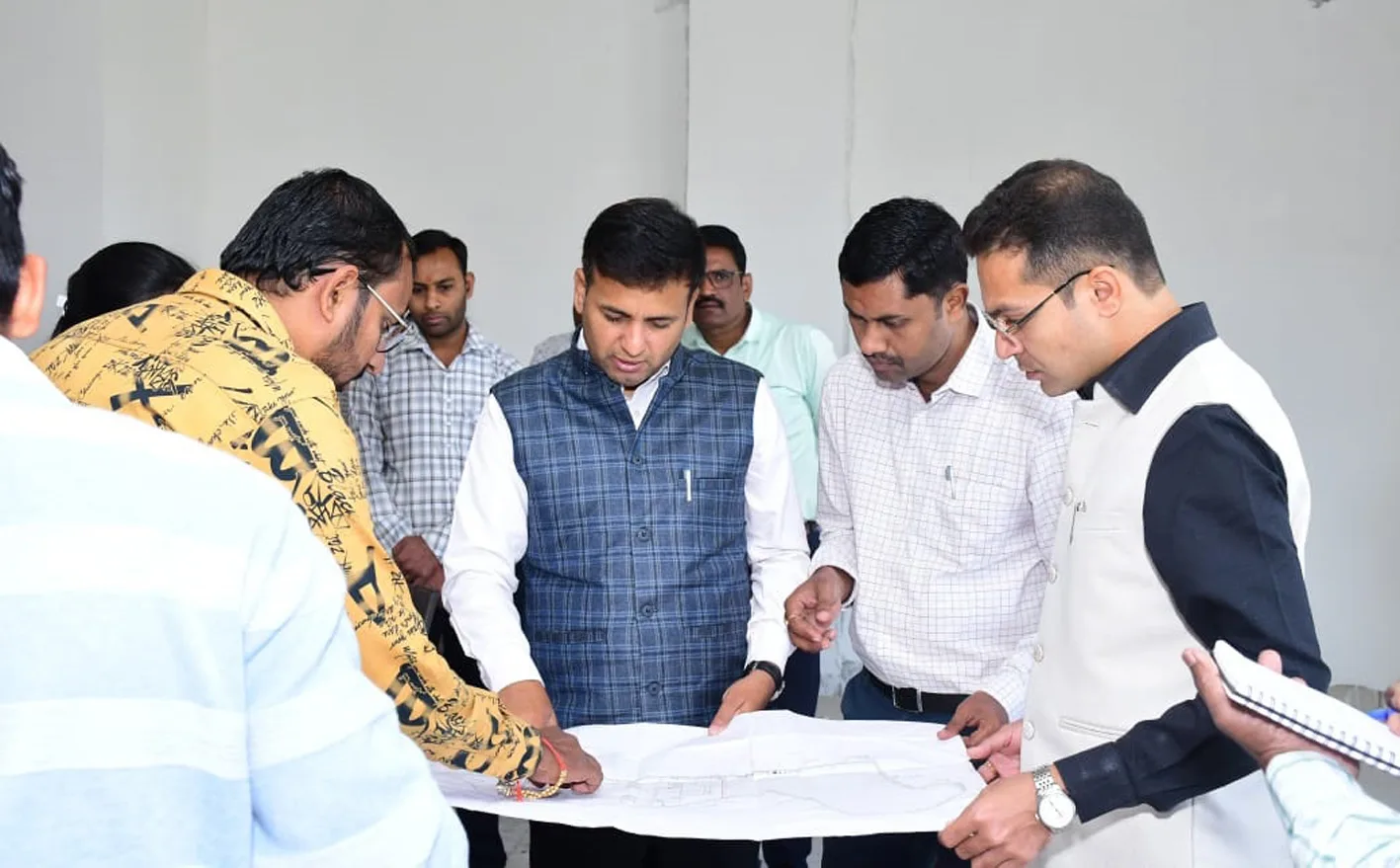 कमिश्नर ने निर्माणाधीन सीएम राइज स्कूल भवनों का किया निरीक्षण  