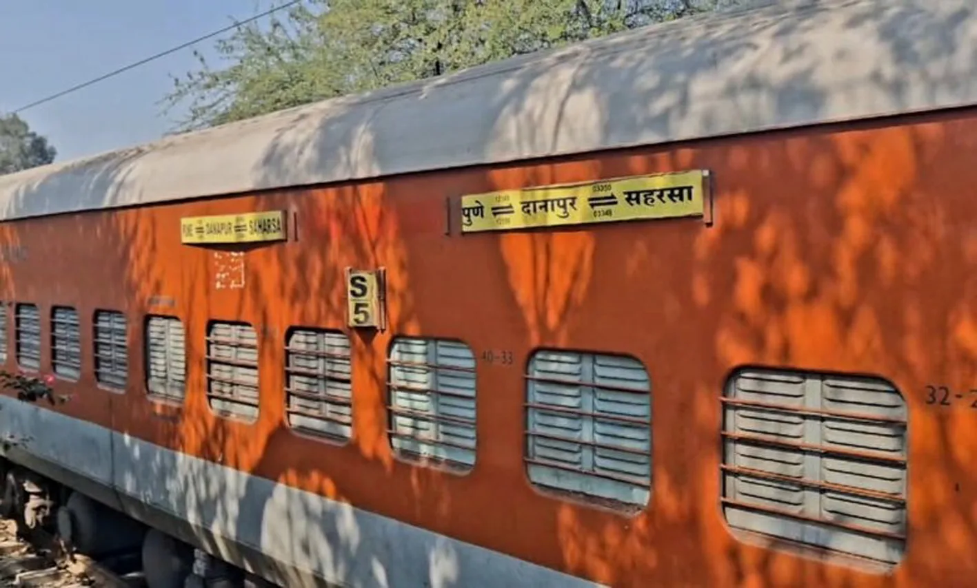 ट्रेन की बोगी से उठा धुआं, बड़ा हादसा टला