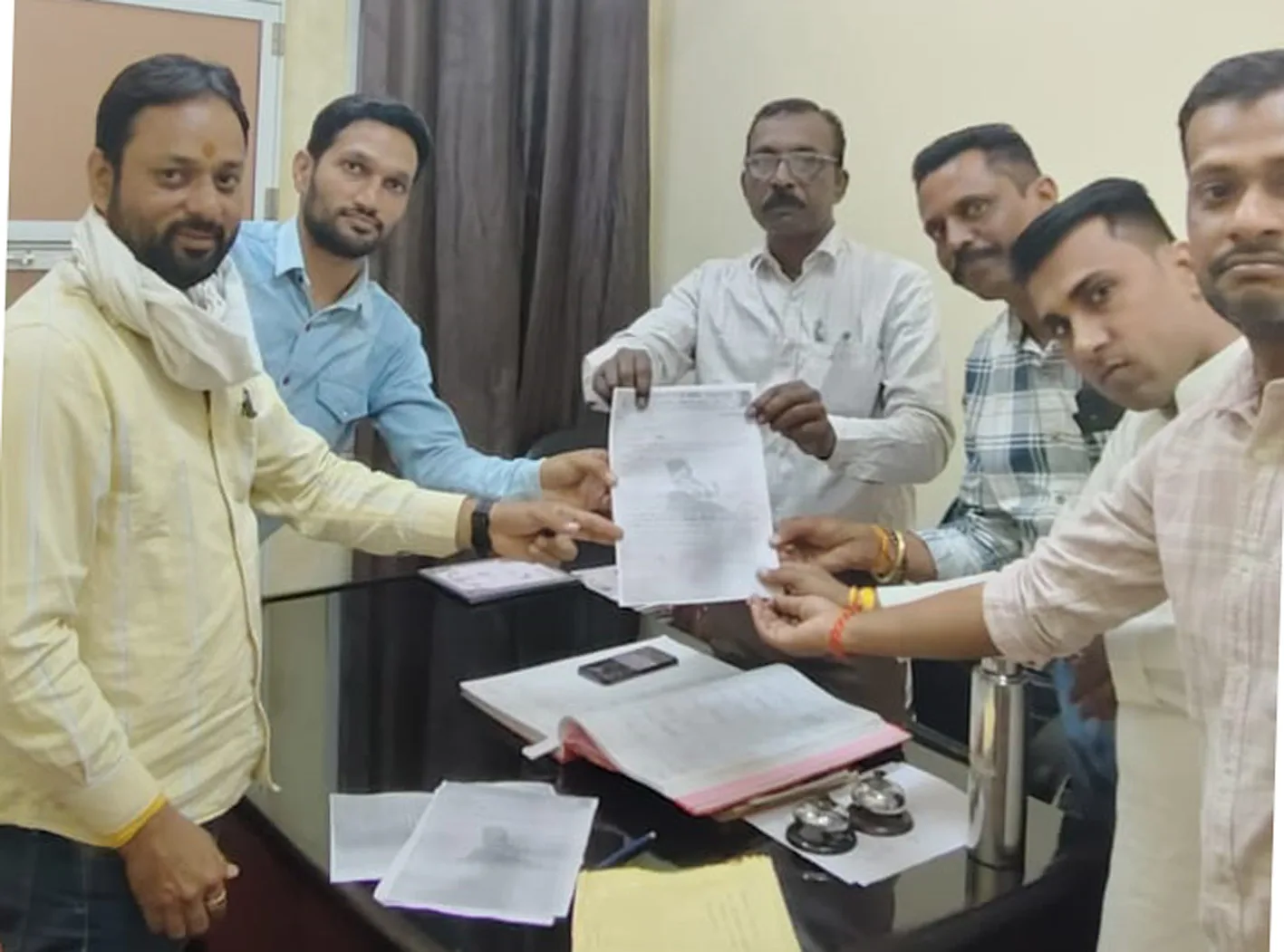 नर्मदा पथ निर्माण की मांग को लेकर सौंपा ज्ञापन