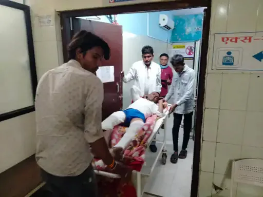 स्काई लिफ्ट से गिरा लाईन मेन, दोनों पैर फे्रक्चर