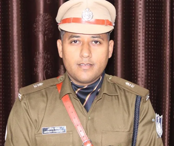 नियमों का पालन करना चाहिए