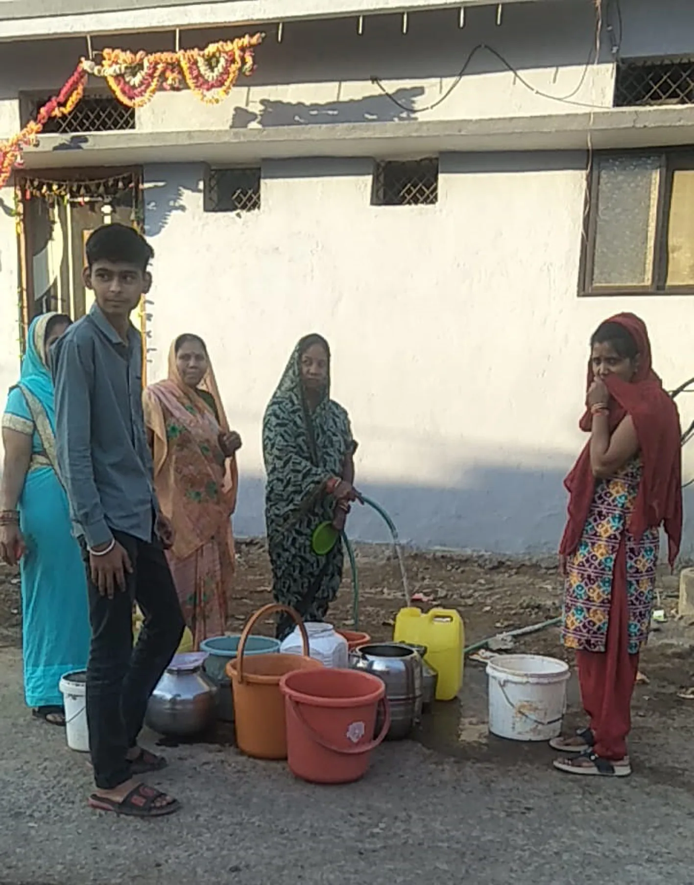 राजधानी कॉलोनी के रहवासियों ने की मूलभूत सुविधाएं देने की मांग