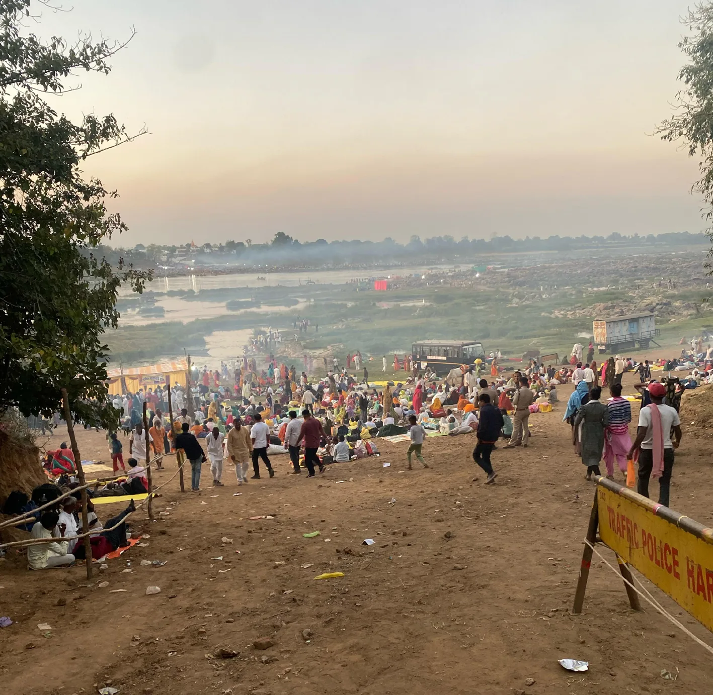 सैकड़ों श्रद्धालू पहुंच कर लेते हैं दर्शनलाभ