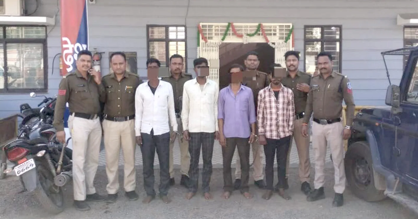 ७ किलो ५०० ग्राम गांजे के साथ चार को पुलिस ने किया गिरफ्तार
