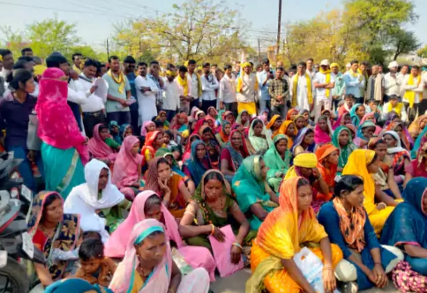 जयस ने रैली निकालकर बुनियादी समस्याओं को लेकर किया विरोध प्रदर्शन