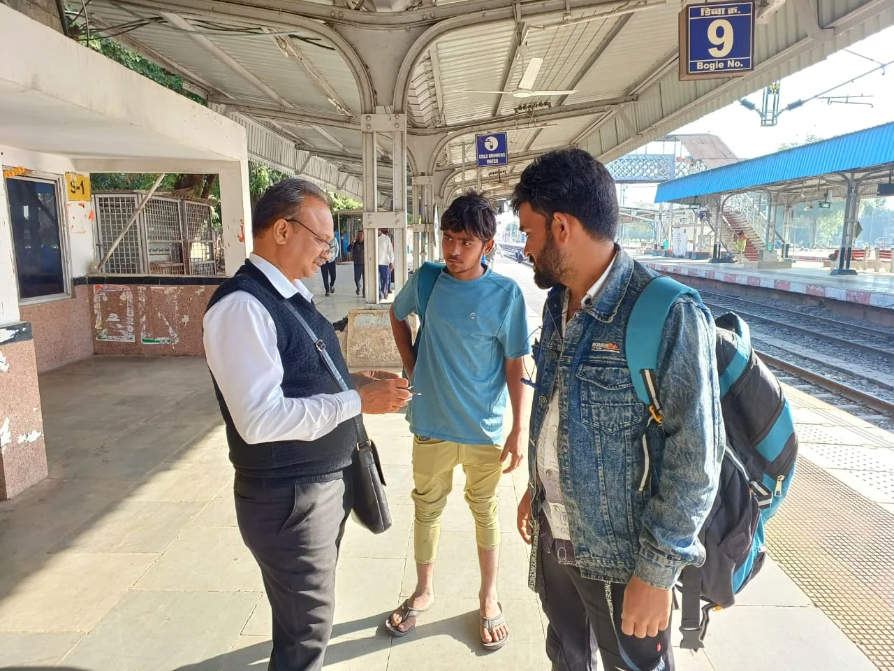 हरदा रेलवे स्टेशन पर चला व्यापक टिकट चेकिंग अभियान, 149 लोगों से 72 हजार से अधिक का जुर्माना वसूला