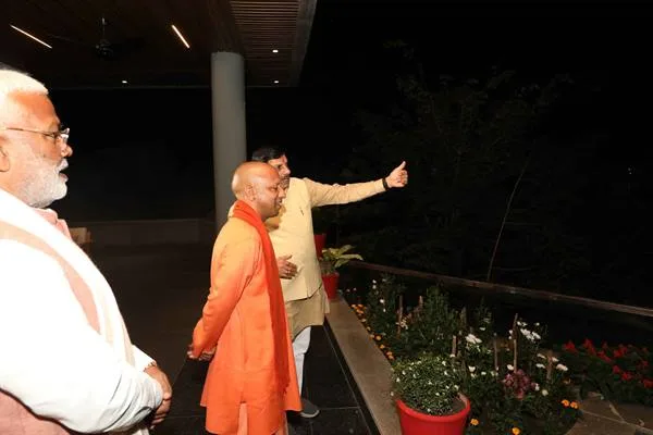 मुख्यमंत्री डॉ. यादव से उत्तर प्रदेश के मुख्यमंत्री श्री योगी ने की सौजन्य भेंट