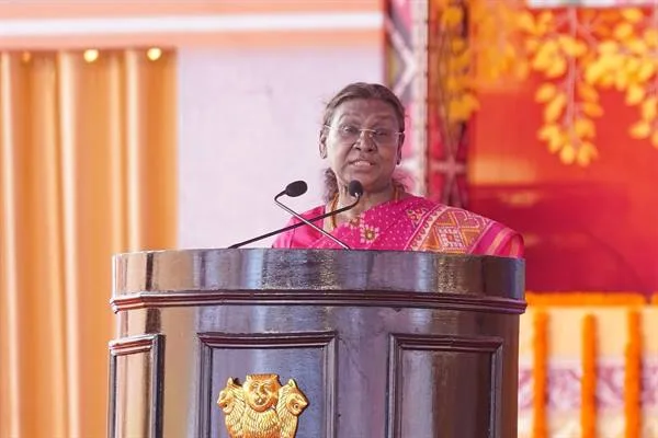 सामाजिक समरसता बढ़ाने के लिए संत समाज हरसंभव प्रयास करे : राष्ट्रपति श्रीमती मुर्मु