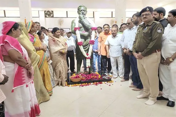 आजाद के सपनो के विकसित भारत को बनाने के लिए राज्य एवं केंद्र सरकार कर रही है प्रयास : मंत्री श्रीमती उईके