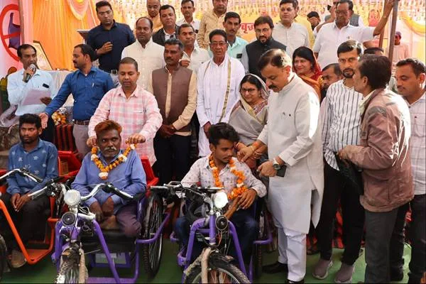 राज्य और केन्द्र सरकार कर रही है बुजुर्गों के स्वास्थ्य की चिंता : स्कूल शिक्षा मंत्री श्री सिंह