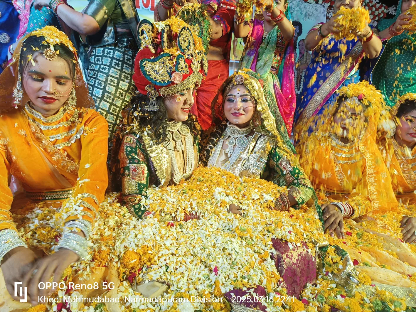 सर्वब्राह्मण समाज ने मनाया फाग उत्सव, फूलों से खेली होली