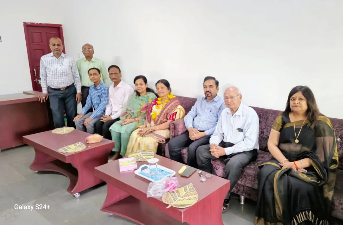 विदाई समारोह में शॉल-श्रीफल देकर किया सम्मान