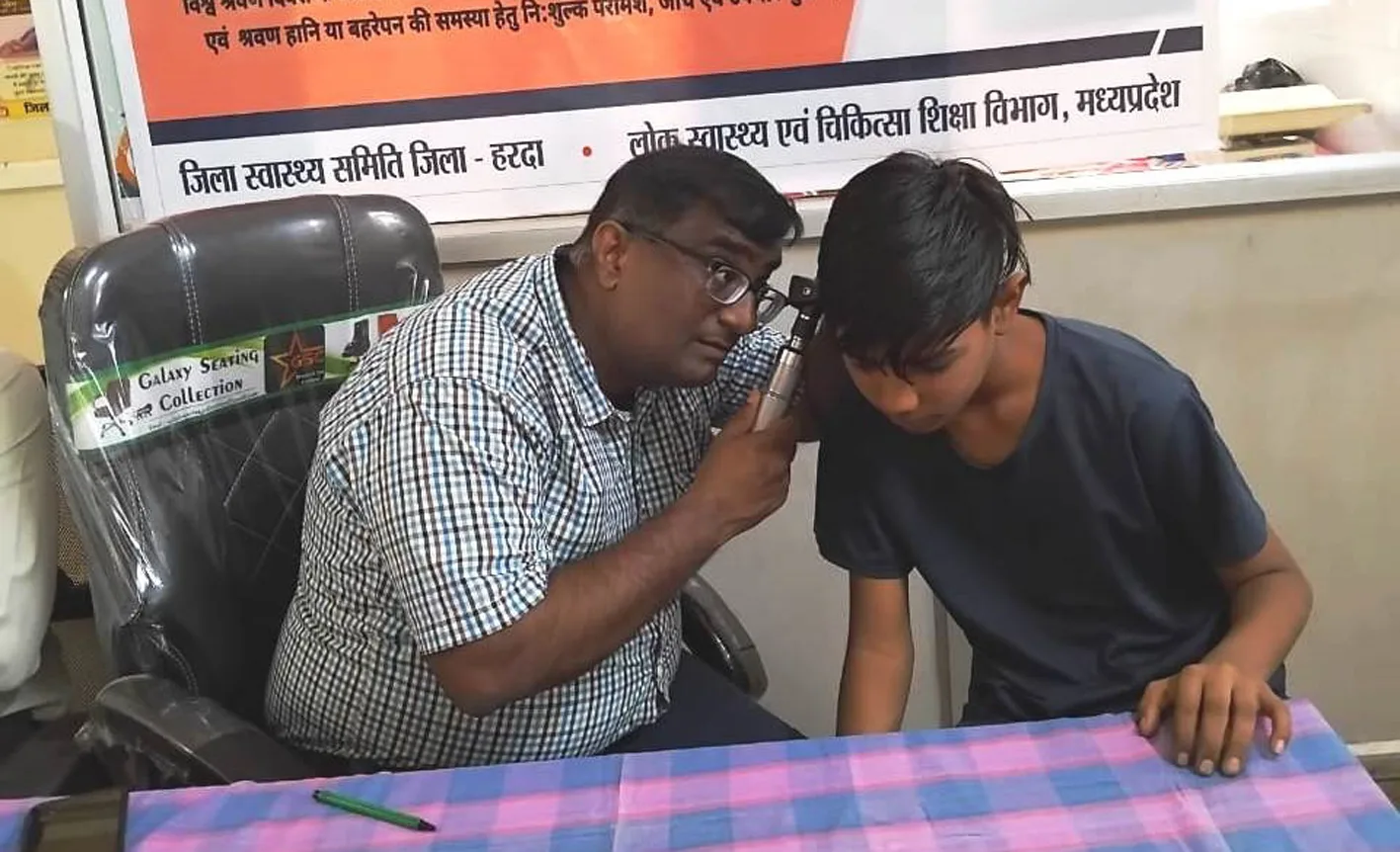 विश्व श्रवण दिवस पर निकाली रैली