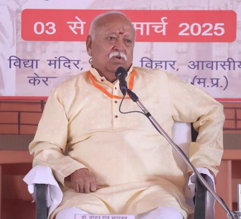 विश्व भारत की ओर देख रहा है उसे मानवता की दिशा देनी होगी : डॉ. मोहनराव भागवत