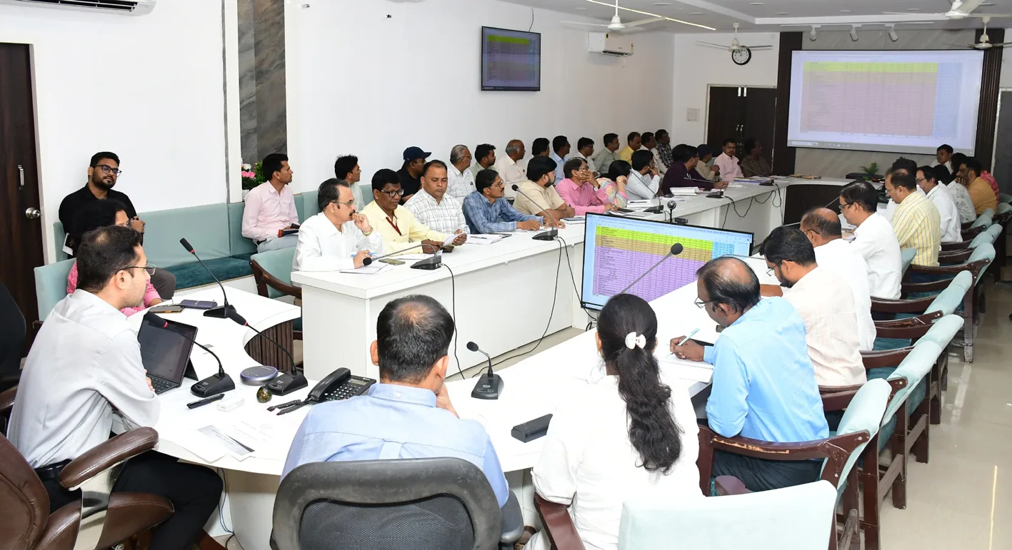 जनसुनवाई में जिला अधिकारी स्वयं उपस्थित हों, अपने प्रतिनिधियों को न भेजें  : कलेक्टर  