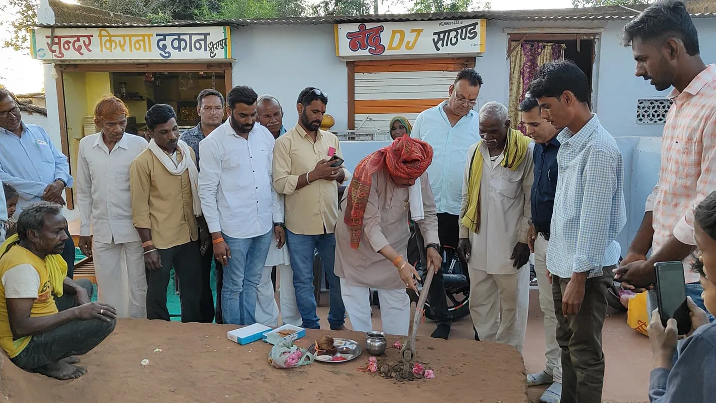 विधायक दोगने ने हीरापुर में किया विकास कार्यों भूमि पूजन