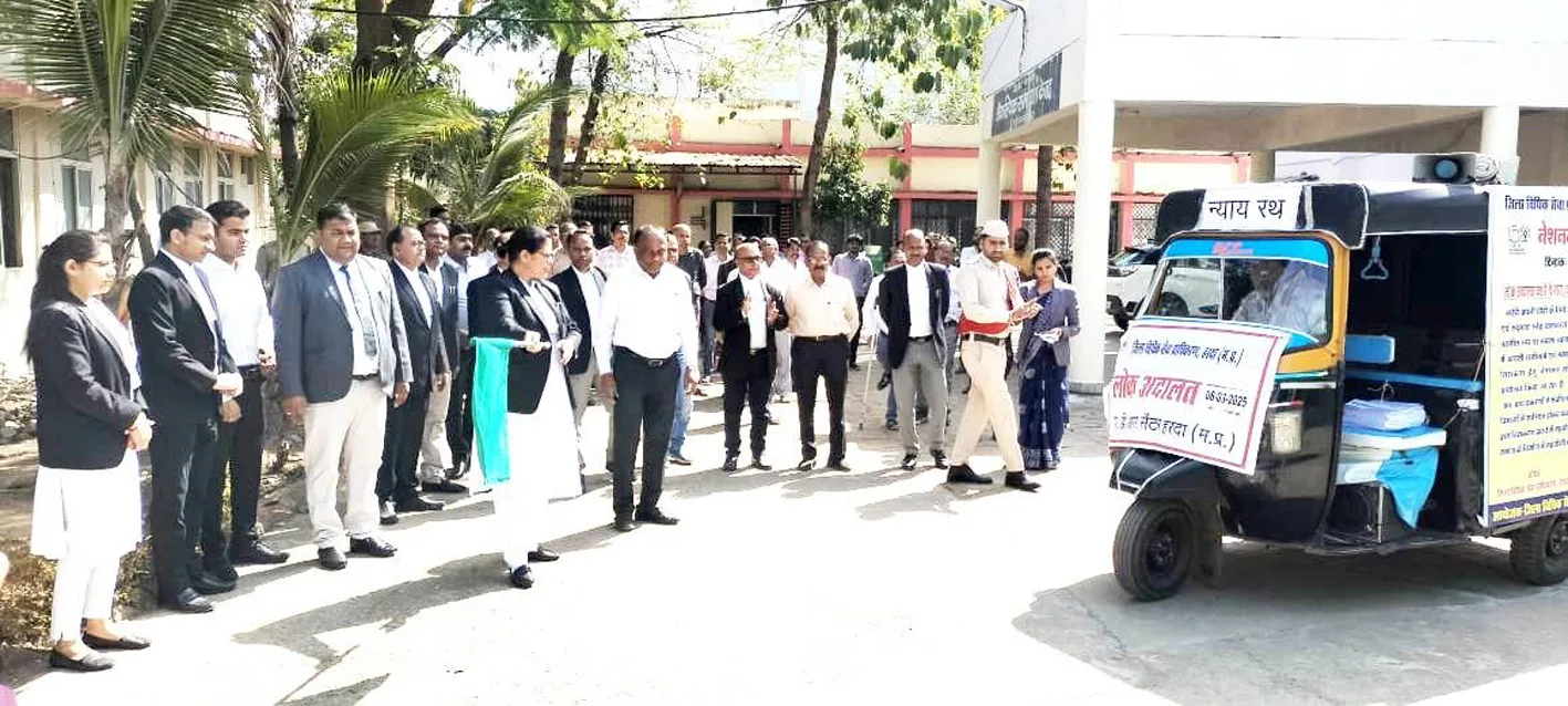 नेशनल लोक अदालत के प्रचार वाहन को हरी झण्डी दिखाकर किया रवाना