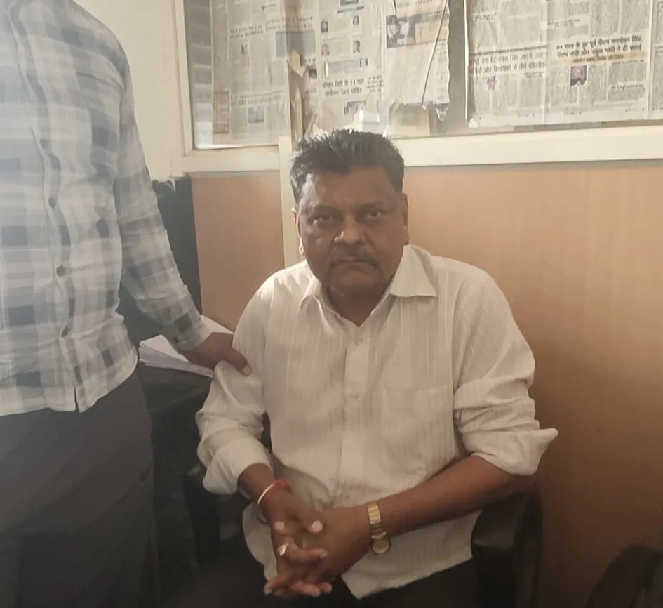 हरदा आरटीओ बाबू सज्जन सिंह को २० हजार की रिश्वत लेते  ईओडब्ल्यू ने किया गिरफ्तार