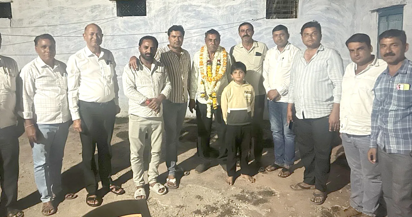 सेवा निवृत्ति पर पटेल का ग्रामीणों ने किया स्वागत