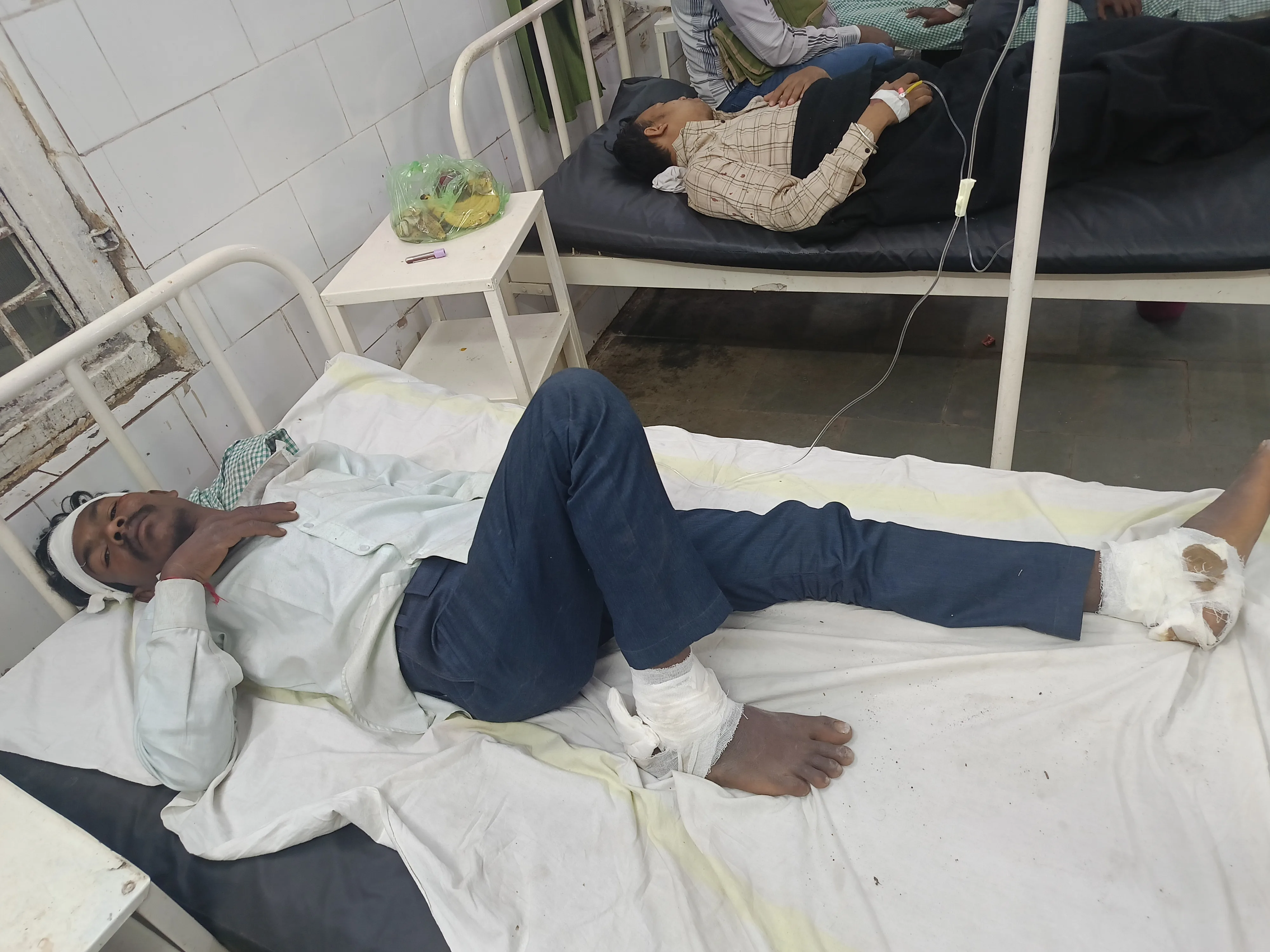 डायल 100 की टक्कर से युवक घायल, जिला अस्पताल में भर्ती