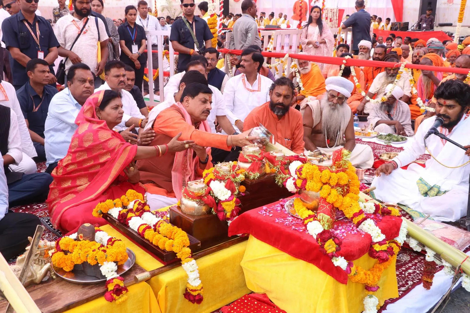 ओंकारेश्वर में आयोजित “अमृतस्य माँ नर्मदा पद परिक्रमा” कार्यक्रम में शामिल हुए मुख्यमंत्री डॉ. यादव